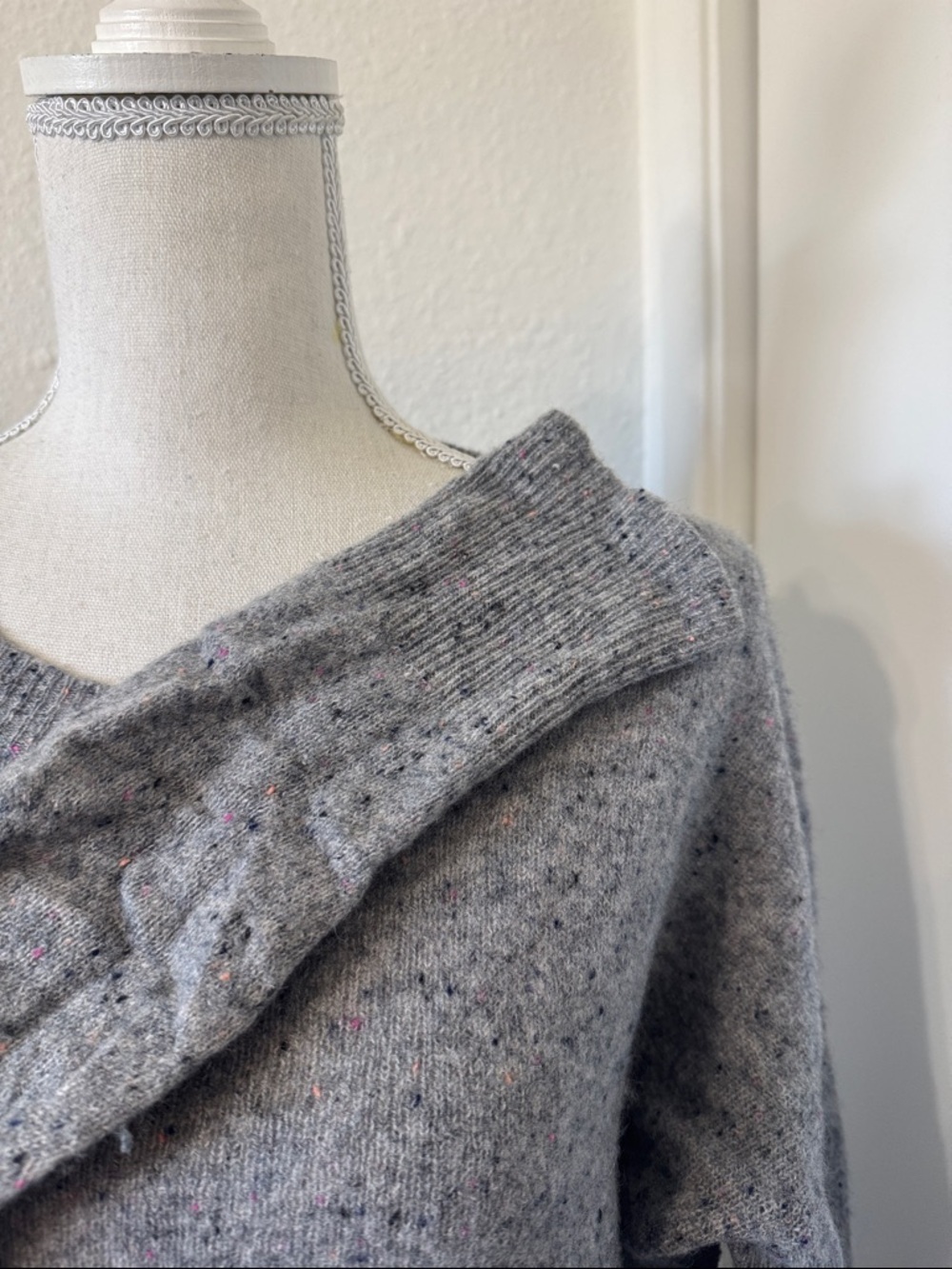 Philosophy 100% Cashmere Sweater Women's Size Large Grey Crewneck Soft Cozy - Picture 11 of 13